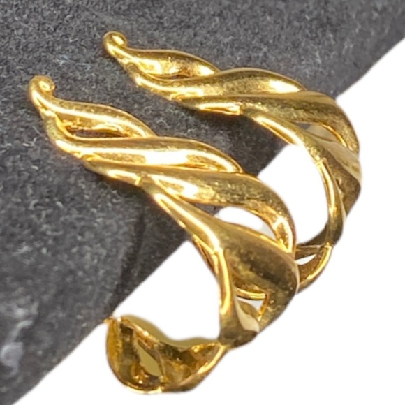 Vintage 80s signed NAPIER gold tone interlock swirls screw back clip on Medium - Picture 6 of 11